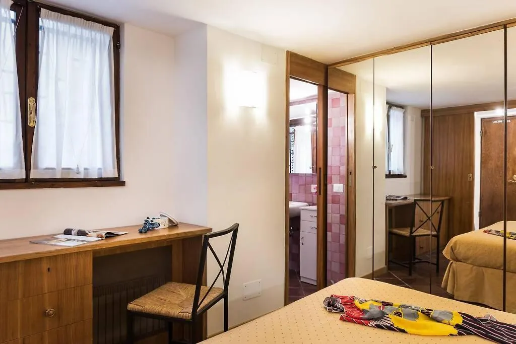 Idyllia -Teatro Pompeo Apartment Rome 0*,  Italy